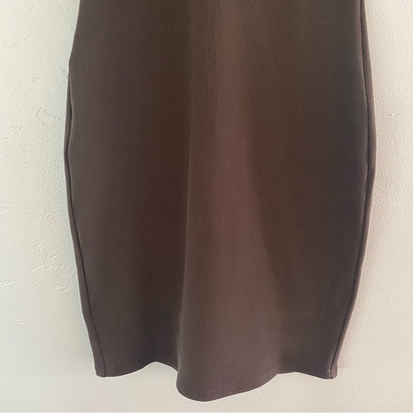 ALO Yoga Goddess Ribbed Short Sleeve Dress Espresso - Picture 4 of 7
